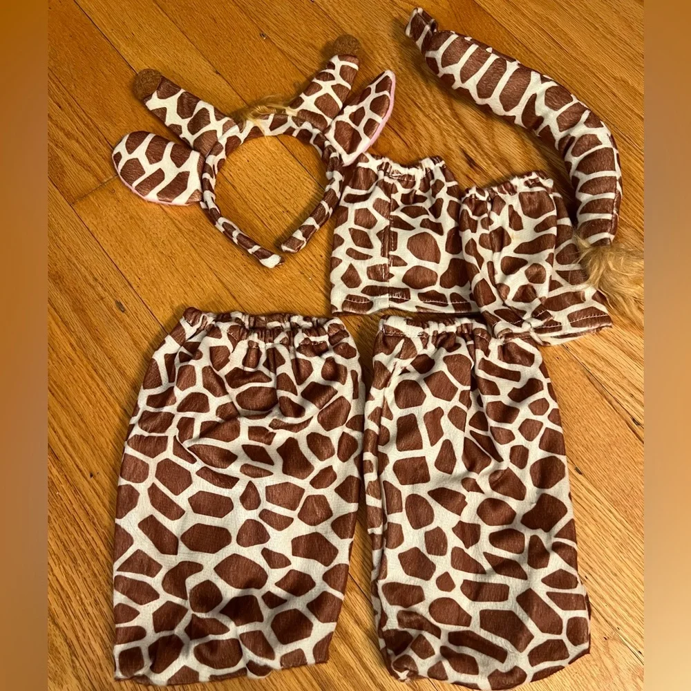 - Girafffe dress up costume
